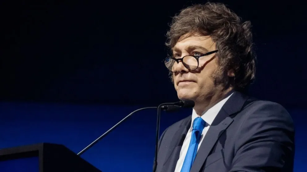 Milei acelera reformas económicas que impactarán en dólar, salarios y empleo