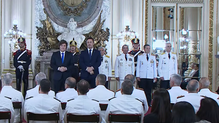 A la espera de la reestructuración de la cúpula militar, Javier Milei se mostró con el nuevo ministro de Defensa