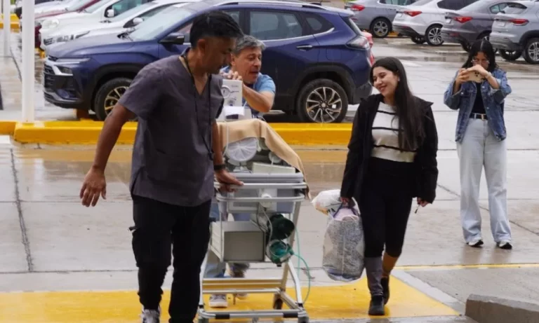 Cinco recién nacidos y una embarazada fueron trasladados al nuevo Hospital de Trelew