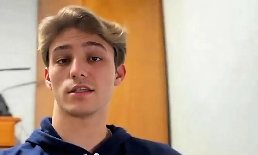 Joven exige al gobierno argentino permitir el acceso urgente a un medicamento para la Ataxia de Friedreich