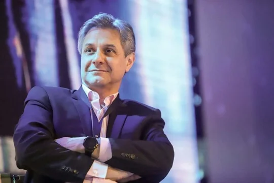 Funcionario argentino podría ser el nuevo ministro de Economía en Chile