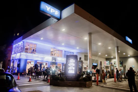 Cargar nafta pasa a ser excusa: las YPF serán en 2026 casi un minishopping