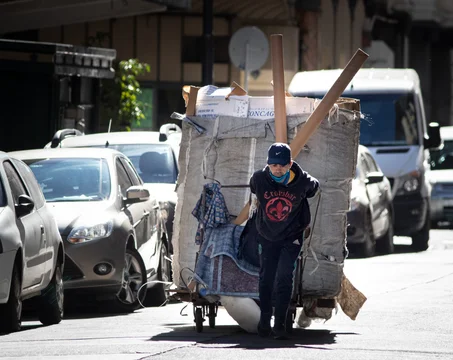 El Gobierno anuncia que redujo a la mitad la pobreza desde 2023