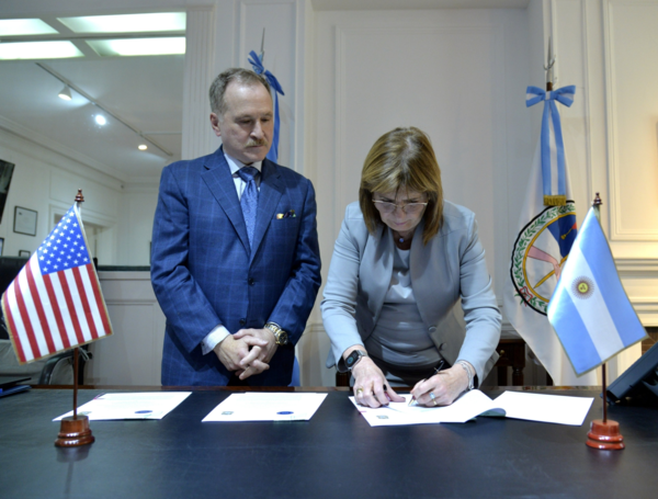 Argentina y Estados Unidos firman acuerdo para fortalecer la lucha contra el crimen organizado y el narcotráfico