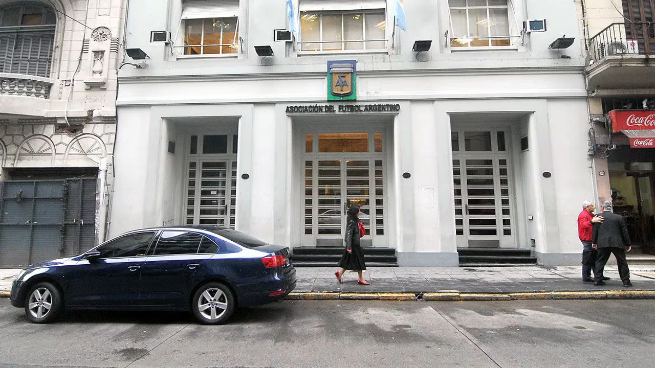 La Justicia allana Nordelta y la AFA por una red de lavado millonario con fondos del fútbol