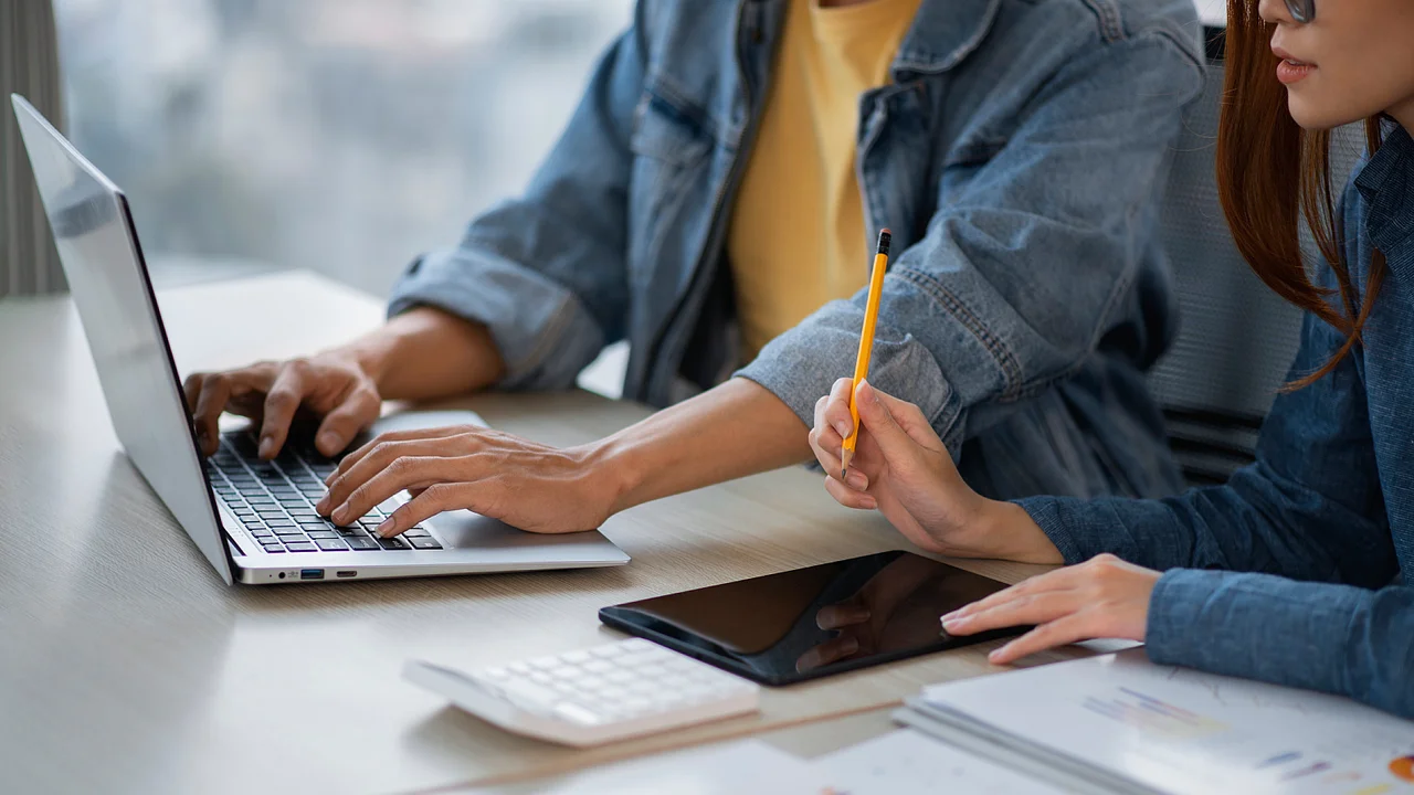 El mito del trabajo para toda la vida entra en crisis: llega el “pasaporte laboral”