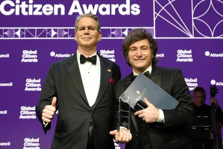 Scott Bessent canceló su visita a la Argentina