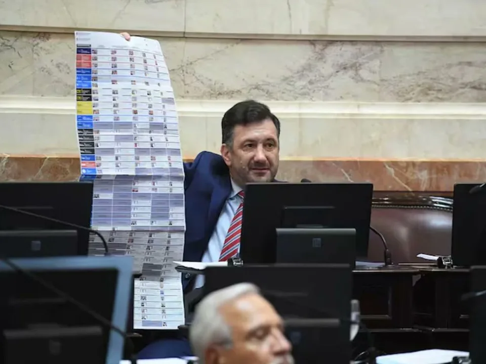 Kueider, el senador expulsado por corrupción que atribuye su “desgracia» a la Boleta Única