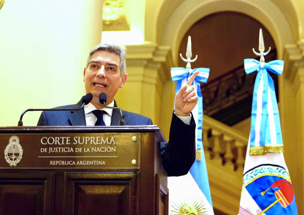 Rosatti: “La emisión sin respaldo está en contra de la Constitución”