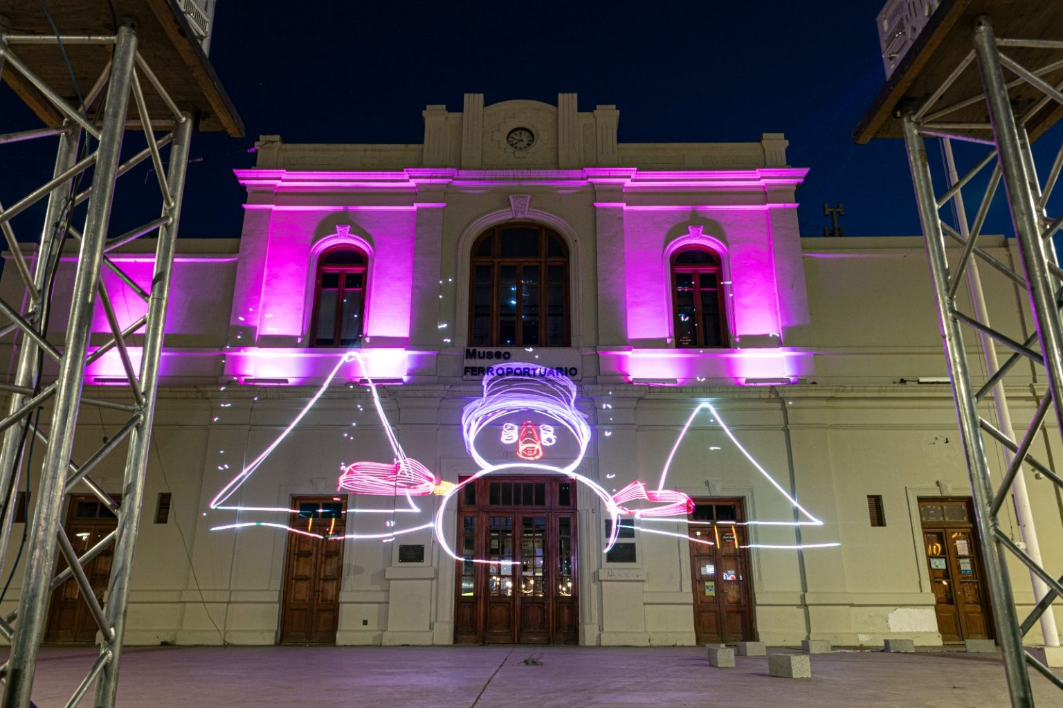 Comodoro: el Museo Ferroportuario brilla con luces navideñas hasta el 23 de diciembre