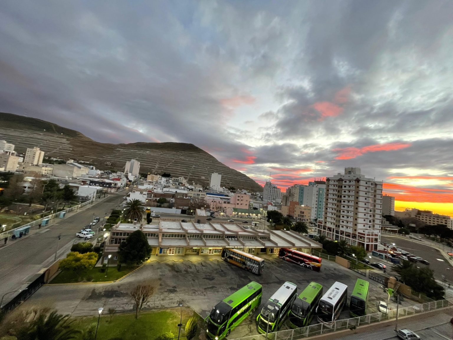 Comodoro bajo alerta amarilla: se esperan fuertes vientos para el martes por la noche