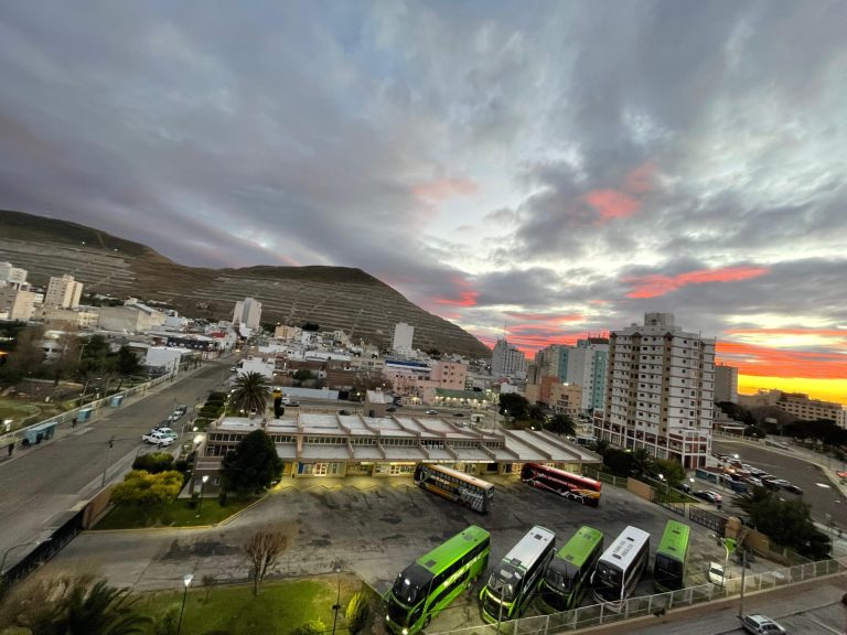 Comodoro bajo alerta amarilla: se esperan fuertes vientos para el martes por la noche