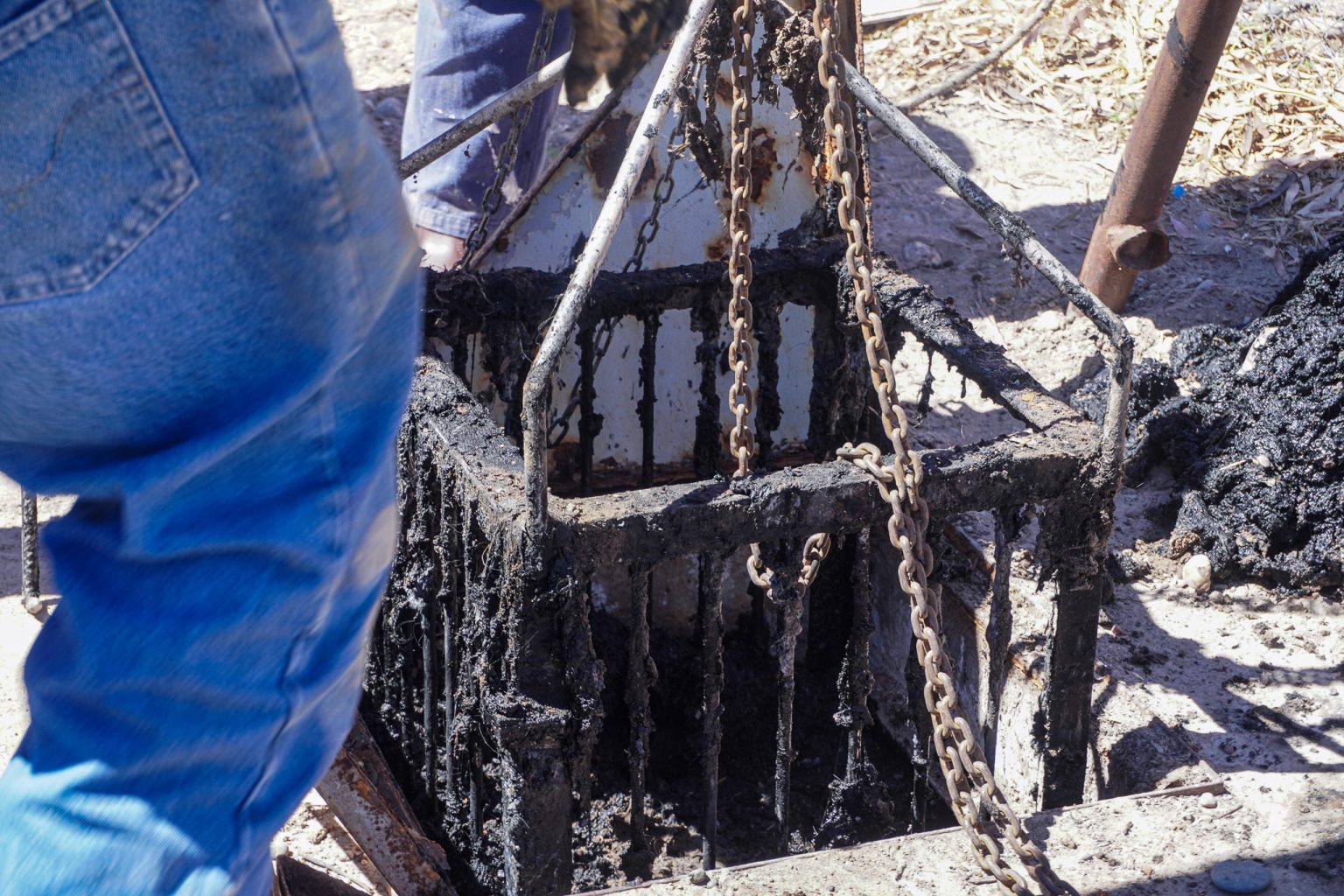 La Cooperativa realiza un mantenimiento integral en ocho estaciones de bombeo en Rawson para mejorar la eficiencia del sistema cloacal