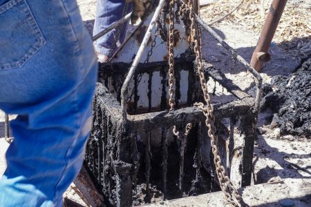 La Cooperativa realiza un mantenimiento integral en ocho estaciones de bombeo en Rawson para mejorar la eficiencia del sistema cloacal