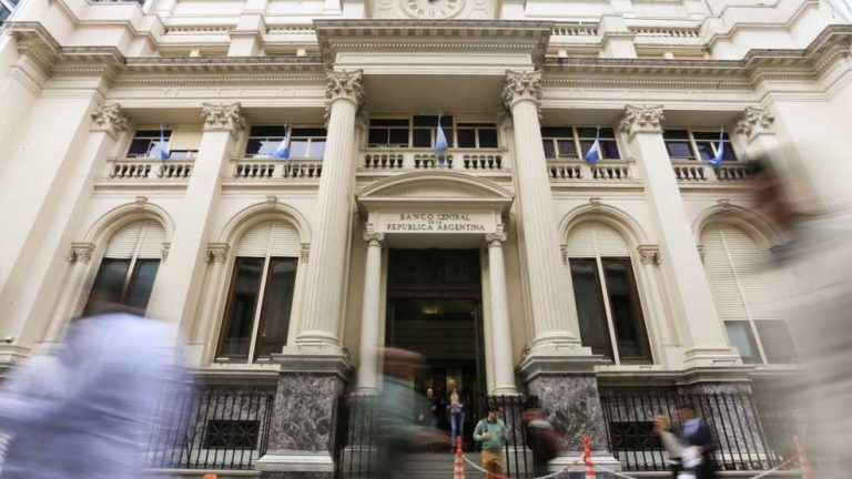 BCRA habilita una excepción clave para acceder al dólar oficial en enero