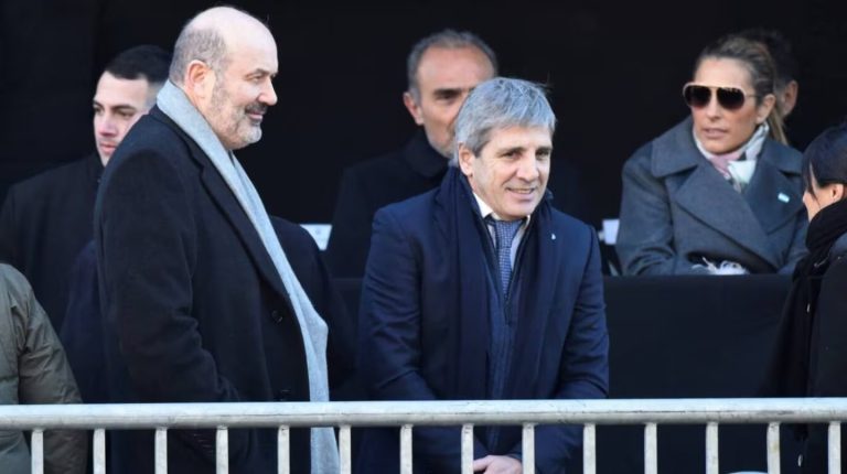 El Gobierno planifica un aumento salarial para funcionarios tras dos años de congelamiento