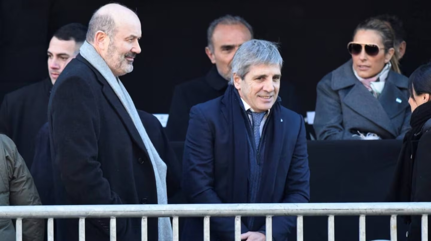 El Gobierno planifica un aumento salarial para funcionarios tras dos años de congelamiento