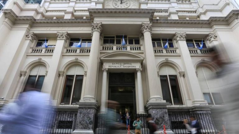 El Gobierno acelera un nuevo plan para fortalecer las reservas del BCRA