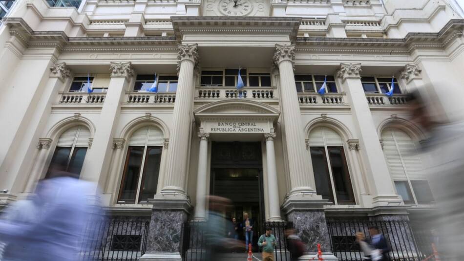El Gobierno acelera un nuevo plan para fortalecer las reservas del BCRA