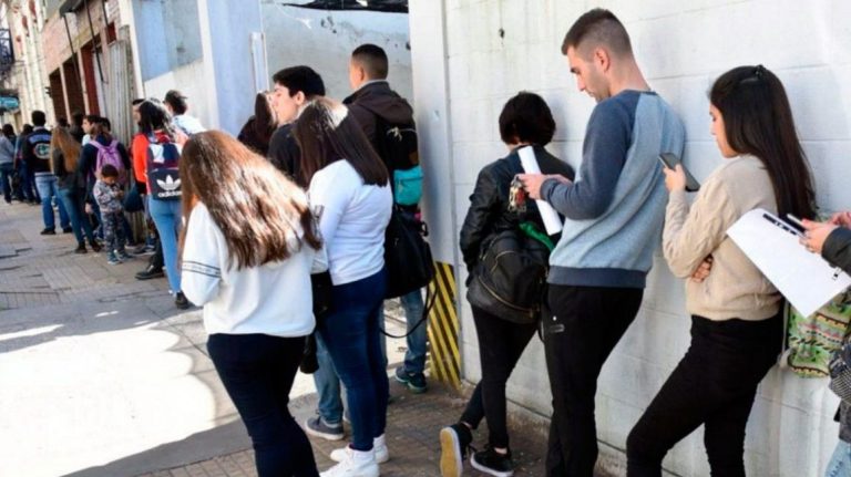 El empleo privado perdió 49.000 puestos entre junio y septiembre