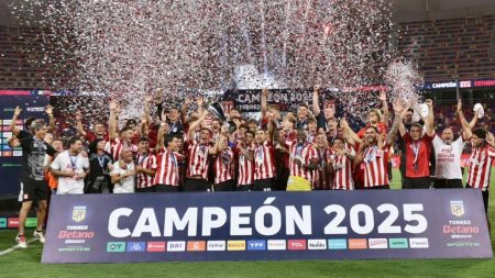 Estudiantes se consagró campeón del fútbol argentino tras vencer a Racing