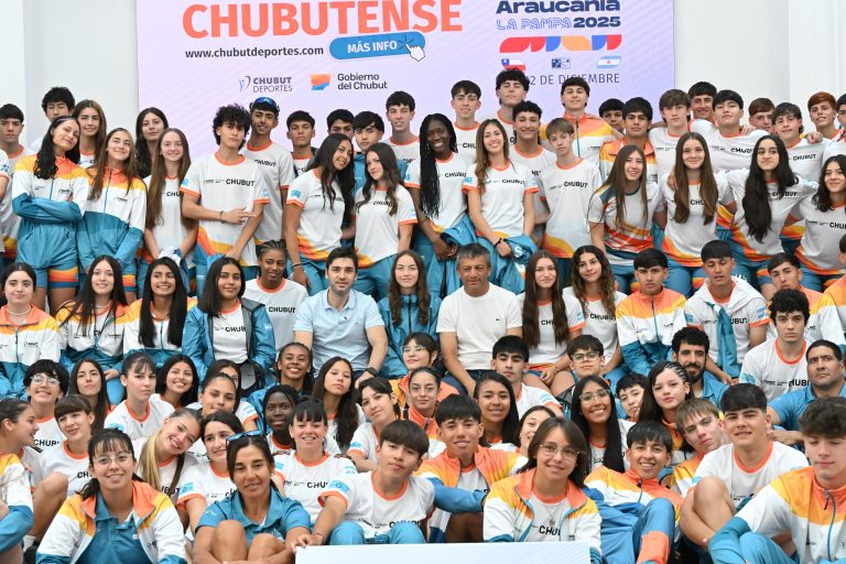El gobernador Ignacio «Nacho» Torres recibió a 225 atletas chubutenses que competirán en los Juegos Binacionales de la Araucanía 2026 en La Pampa