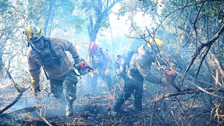 Incendio en El Turbio, Chubut, obliga a realizar trabajos extremos: Un brigadista del Splif resultó herido