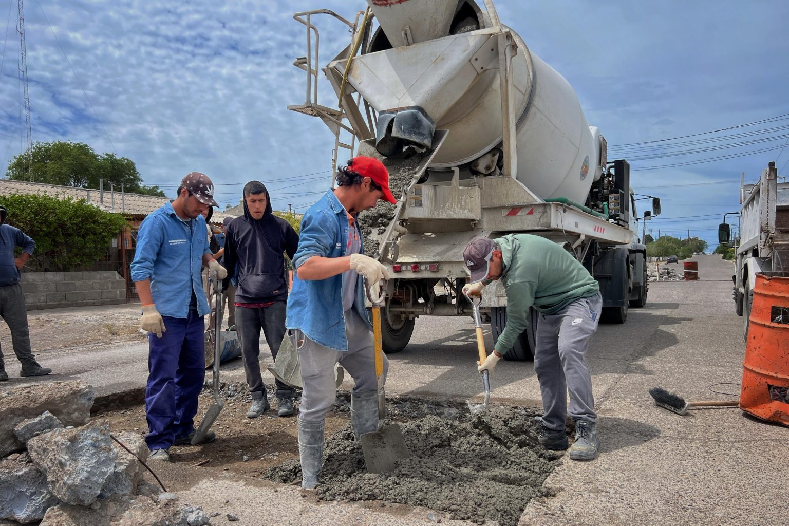 En Rawson: Se completó el hormigonado de la calle Roberto Jones para mejorar la circulación vial