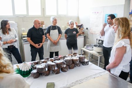 Sastre inaugura cocinas comunitarias en Puerto Madryn para emprendedores locales
