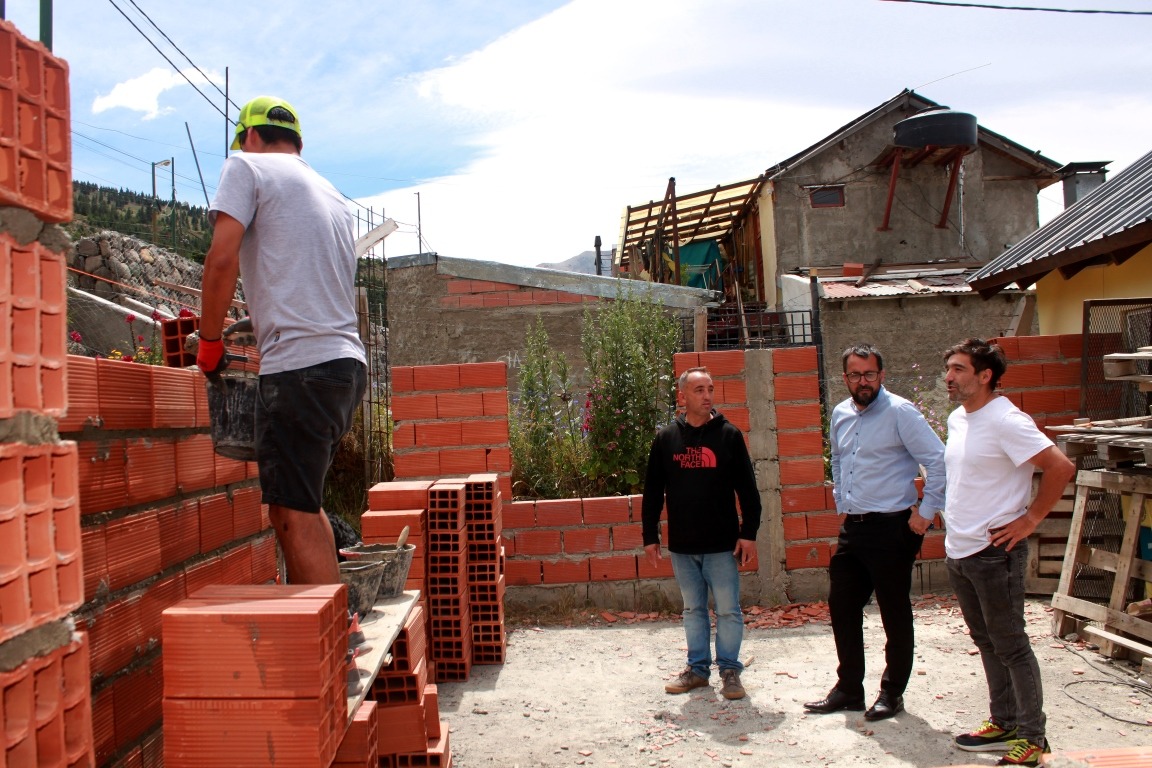 Esquel renueva el playón deportivo del barrio Estación con nuevo quincho comunitario