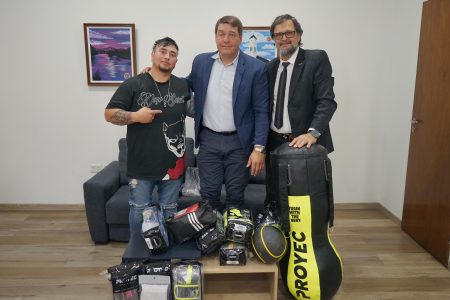 Rawson fortaleció la Escuela Municipal de Boxeo con nueva entrega de equipamiento
