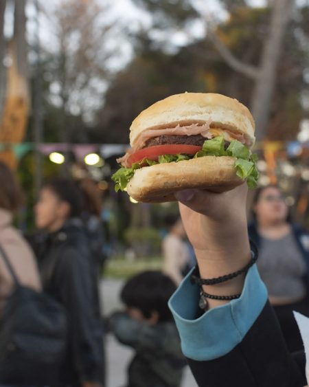 Rawson celebra la 3ª Fiesta Regional de la Hamburguesa con gastronomía y música