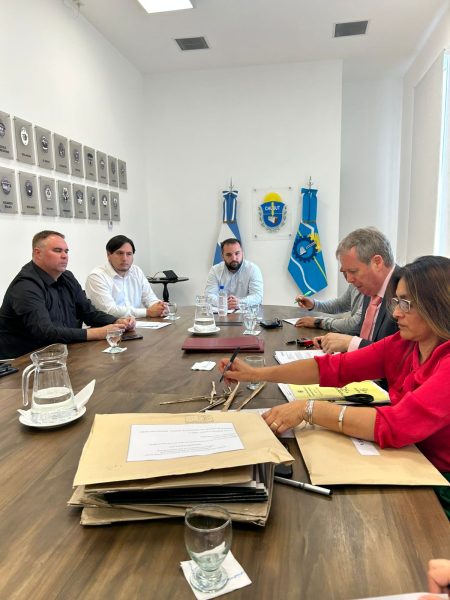 Chubut licitó la construcción de una cisterna de 500 m³ en Puerto Pirámides para garantizar agua de mar y reforzar la Planta de Ósmosis Inversa