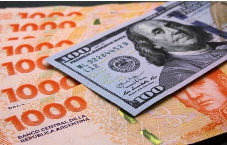 Inflación de noviembre, licitación de deuda y dólar: qué espera el Gobierno esta semana