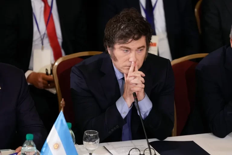 Javier Milei asiste a cumbre del Mercosur en medio de dudas sobre acuerdo con la UE