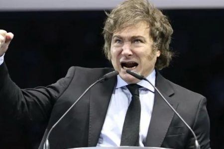 El presidente Javier Milei finaliza su segundo año con 49% de imagen positiva