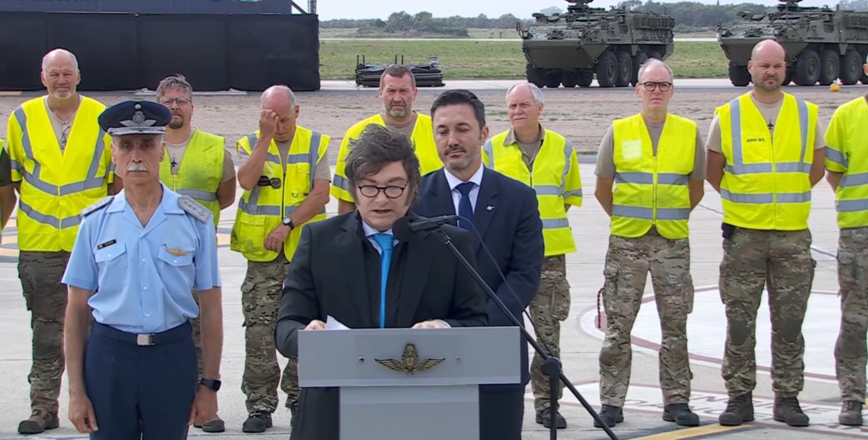 Javier Milei presentó los seis aviones de combate F-16: “Los argentinos pudieron ver a sus ángeles protectores surcando el cielo”