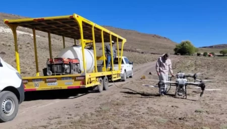Operativo sanitario en Talagapa, Chubut: drones contra la plaga de tucura sapo