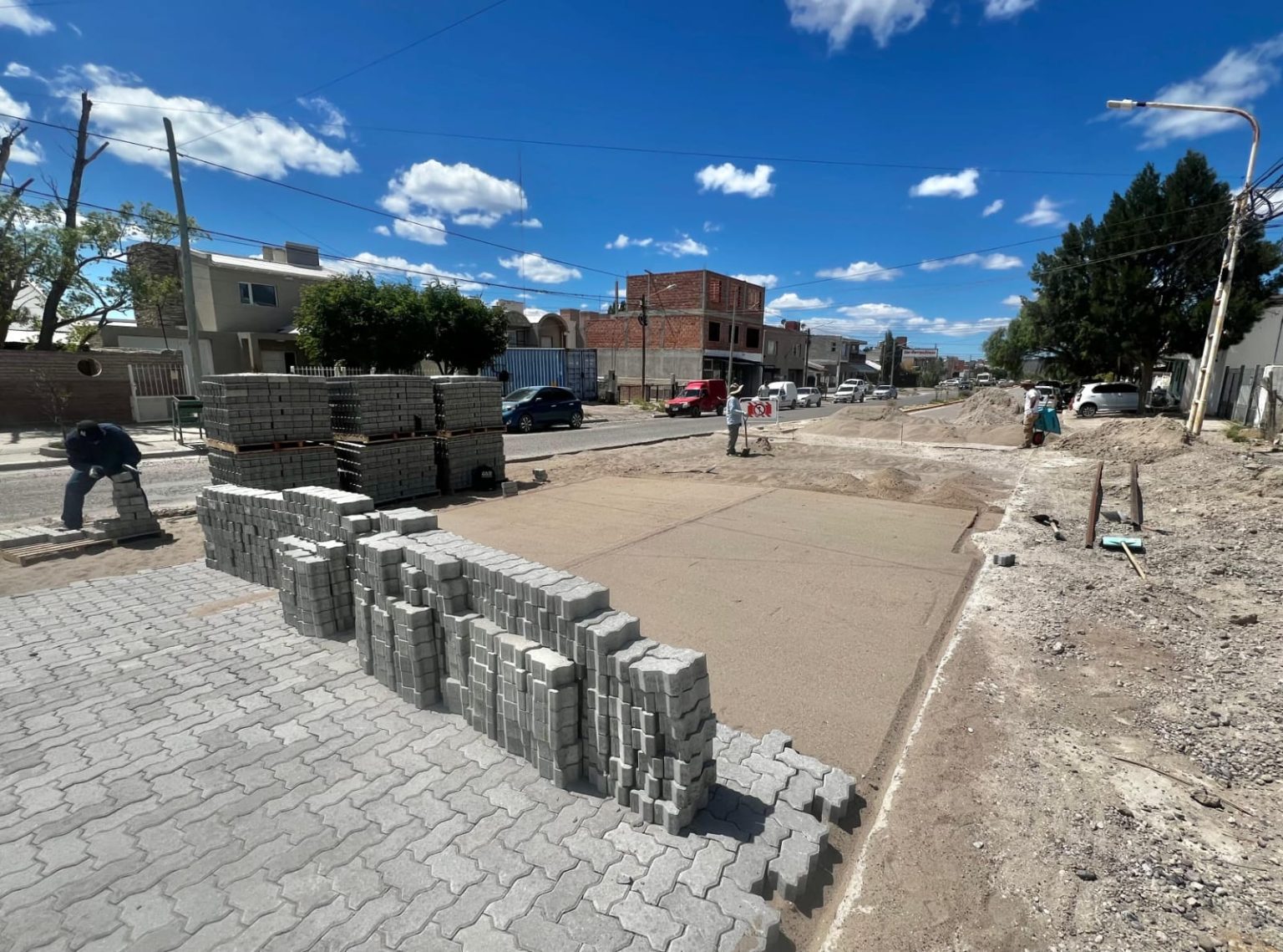 Obras de adoquinado en Alvear con corte total en Madryn