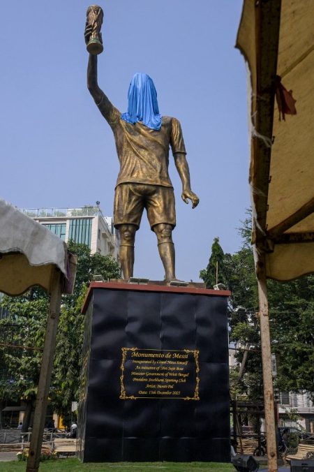 India homenajeó a Lionel Messi con una estatua monumental durante el GOAT Tour