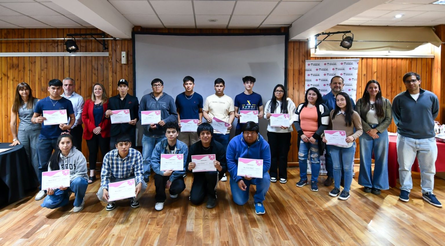 La Municipalidad de Esquel entregó certificados a más de 170 vecinos en capacitaciones y entrenamientos laborales