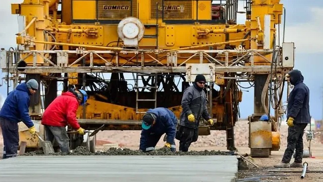 Oleoducto VMOS: UOCRA alerta por 1.800 trabajadores paralizados en Río Negro