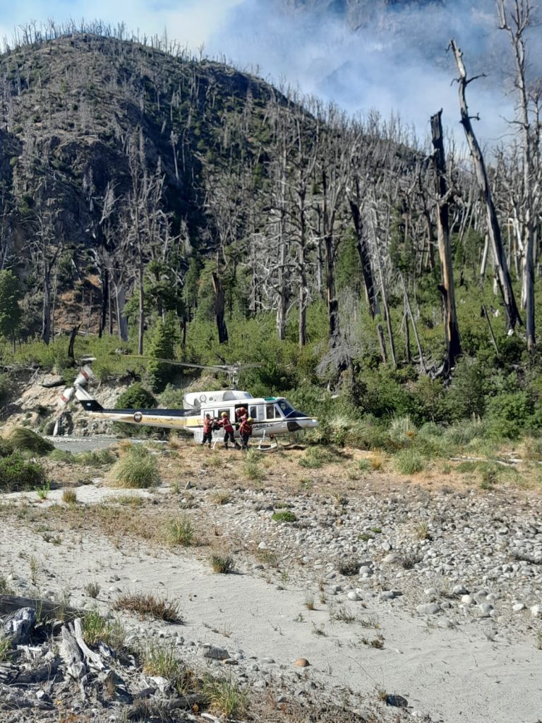Chubut avanza con un operativo integral para controlar el incendio forestal en El Turbio