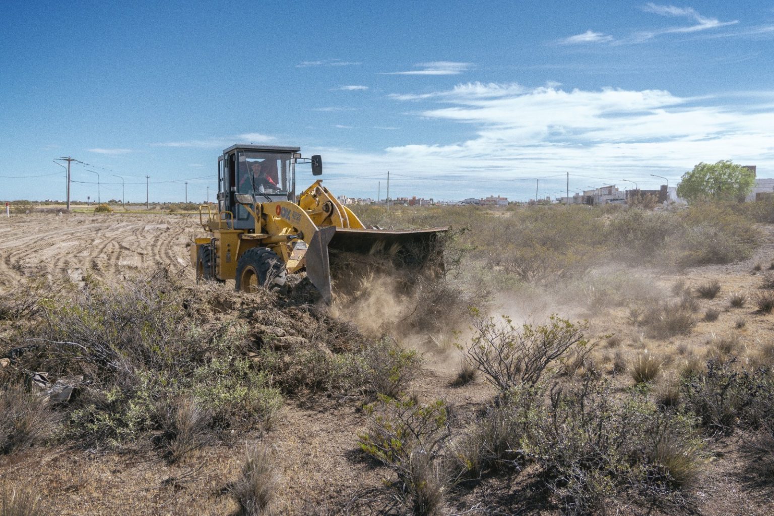 Rawson inició la limpieza del predio para el futuro cuartel de bomberos de Playa Unión