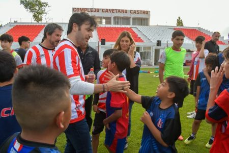 Torres recorrió Racing de Trelew y reafirmó el valor social de los clubes deportivos