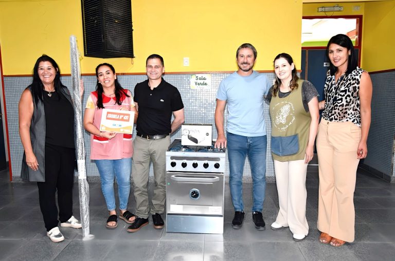 Trelew: instituciones educativas y sociales recibieron equipamiento de Provincia y Municipio