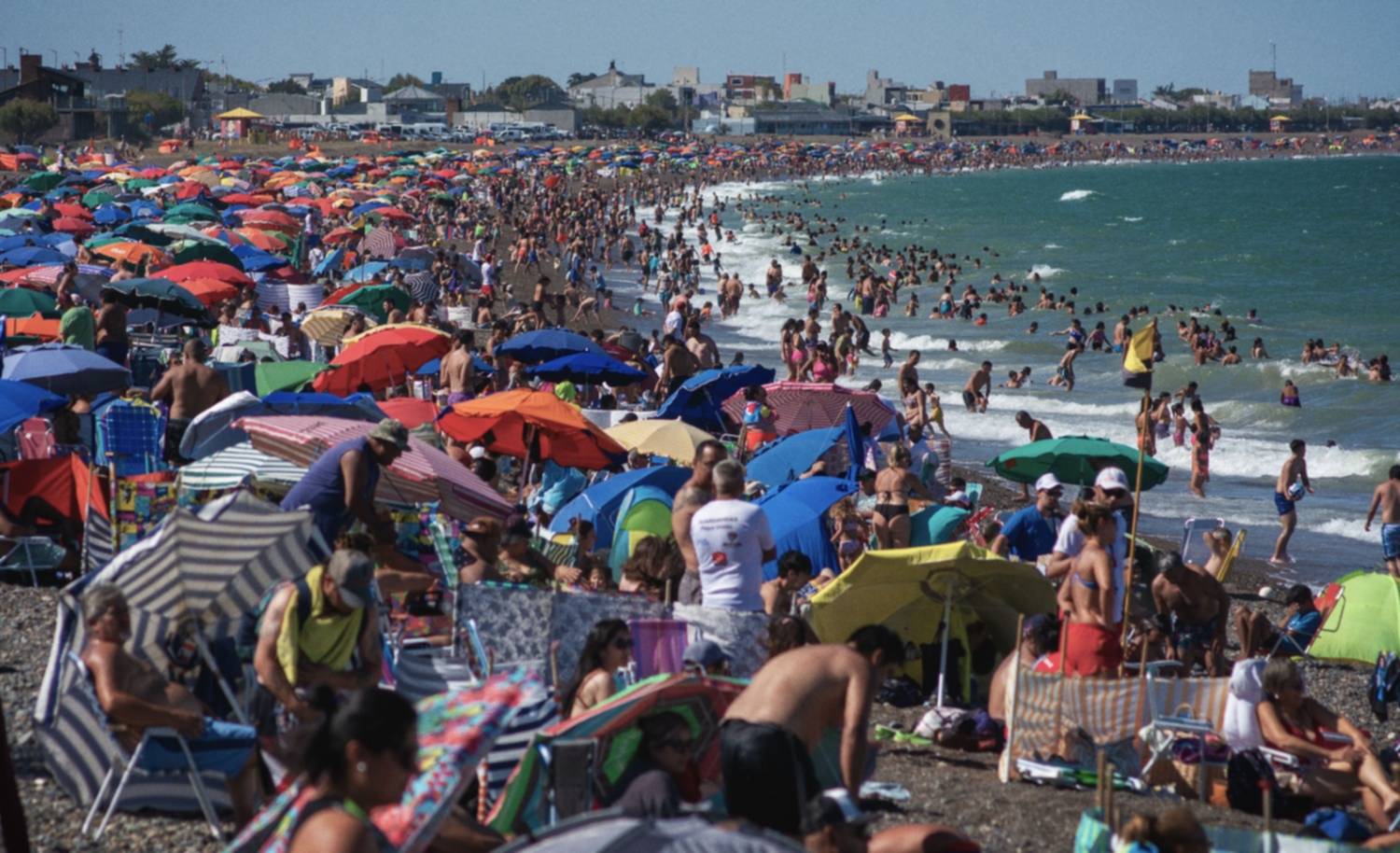 Playa Unión registró un fin de semana largo con gran afluencia de turistas
