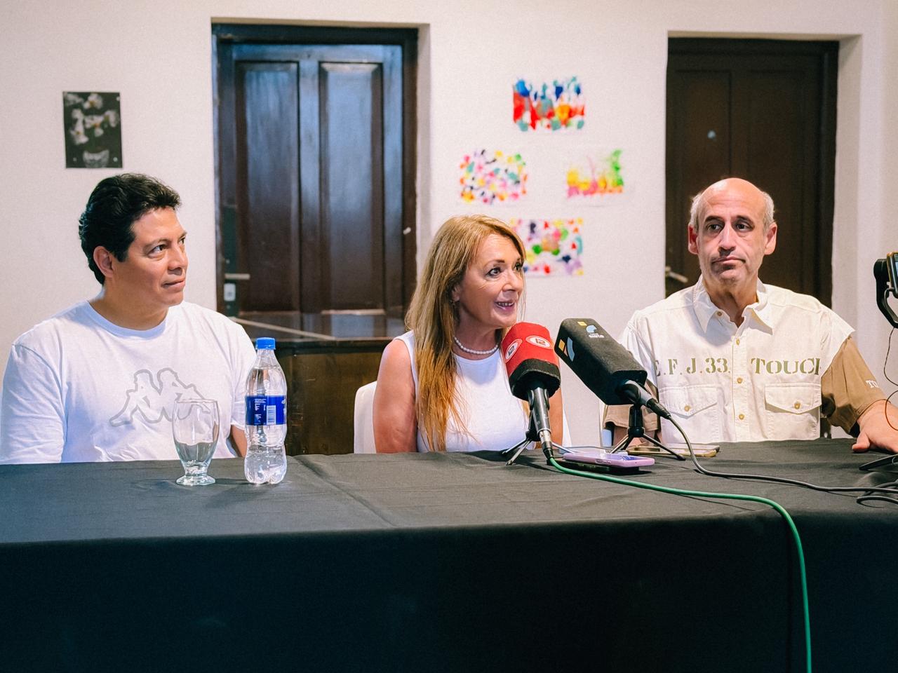 Puerto Madryn vibra al ritmo de México: el taller de canto de Sandra Jaider presenta tres shows en el Teatro del Muelle