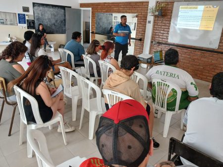 El Municipio realiza charlas de educación vial en los barrios para facilitar el acceso a la Licencia Nacional de Conducir y promover una circulación segura.