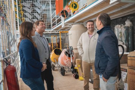 Rawson: El intendente Biss participó en la apertura de la primera sucursal de Ferretería Argentina en Playa Unión
